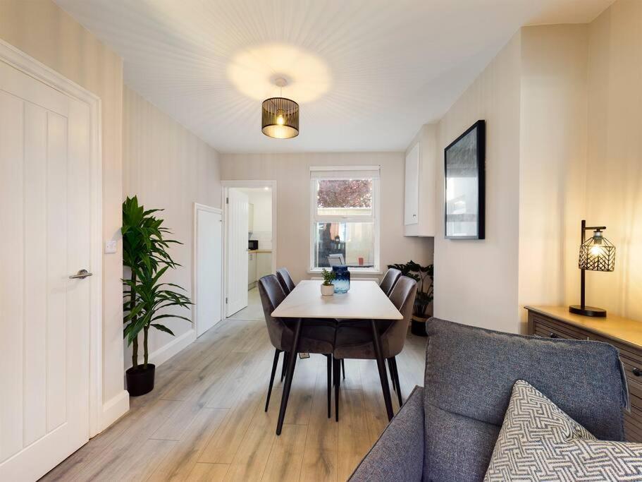 It'S Broadway Baby! Great House Close To City Centre Белфаст Екстериор снимка